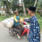 MTsN 17 Tanah Datar Hadirkan Kehangatan Ramadan melalui Kegiatan “Berbagi Takjil”