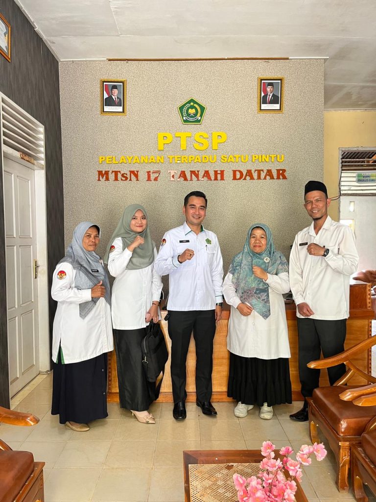 Kemenag Tanah Datar Lakukan Monev di MTsN 17 Tanah Datar Jelang Pergantian Kepala Madrasah
