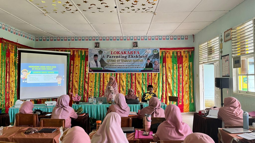 “Anak Bukan Nakal, Mereka Sedang Berkomunikasi: Parenting Eksklusif MTsN 17 Tanah Datar Hadirkan Wawasan Pengasuhan Modern”