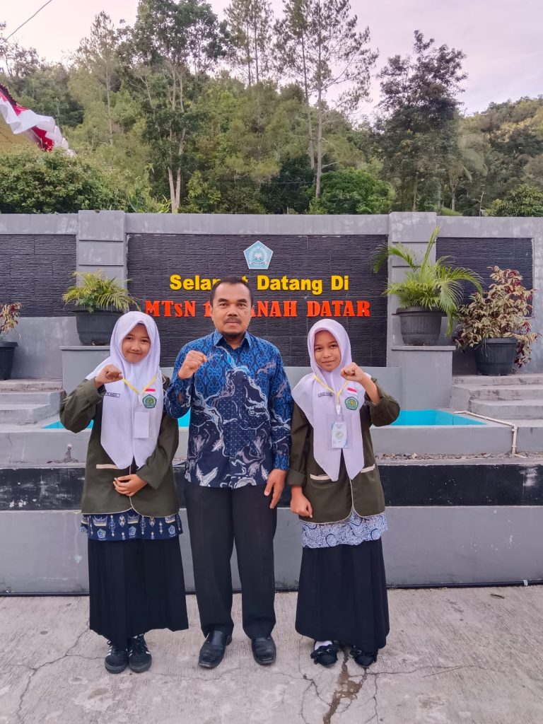 Semangat Berprestasi Berbuah Manis, Dua Siswi MTsN 17 Tanah Datar Lolos ke Babak Semifinal Olimpiade IPA