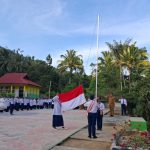 Upacara Bendera Gabungan MTsN 17 Tanah Datar dan Nagari III Koto, Tanamkan Semangat Pendidikan bagi Generasi Penerus