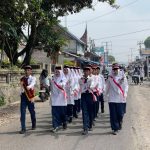 Semangat Kemerdekaan, Siswa MTsN 17 Tanah Datar Tampil dalam Lomba Gerak Jalan Nagari III Koto