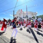 Drum Band Bahana Gita Matsantulas MTsN 17 Tanah Datar tampil sebagai pembuka pawai dalam rangka memeriahkan HUT ke-81 Kemerdekaan RI di Nagari III Koto