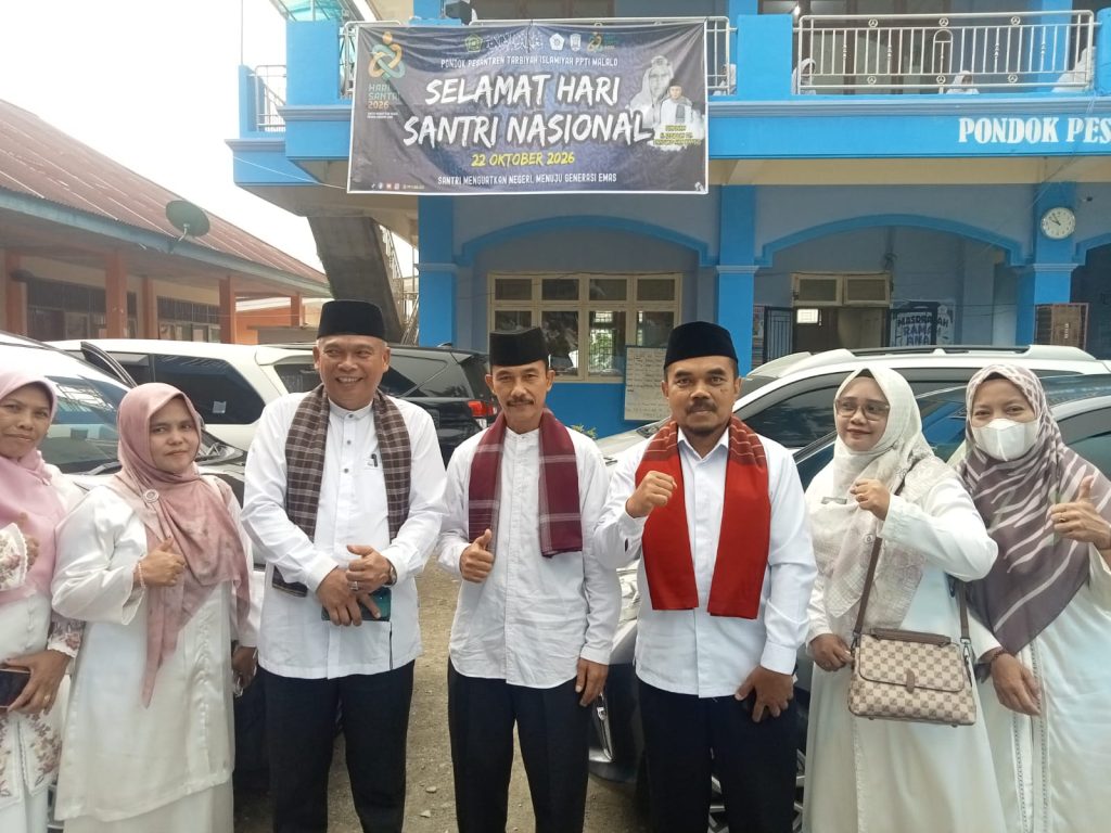 Semangat Hari Santri, Kepala MTsN 17 Tanah Datar Hadiri Upacara di Pondok Pesantren PPTI Malalo